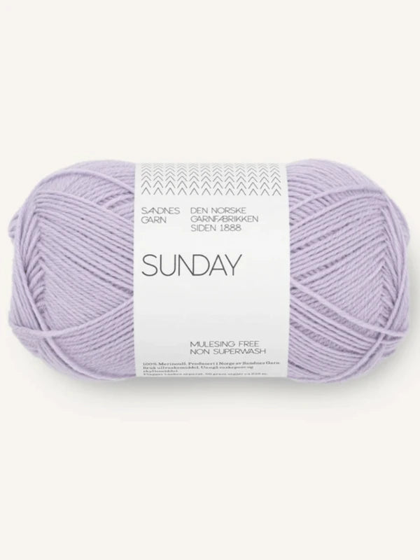 A ball of light purple Sandnes Garn Sunday merinovillalanka with a white label showing it is mulesing-free and non-superwash.
