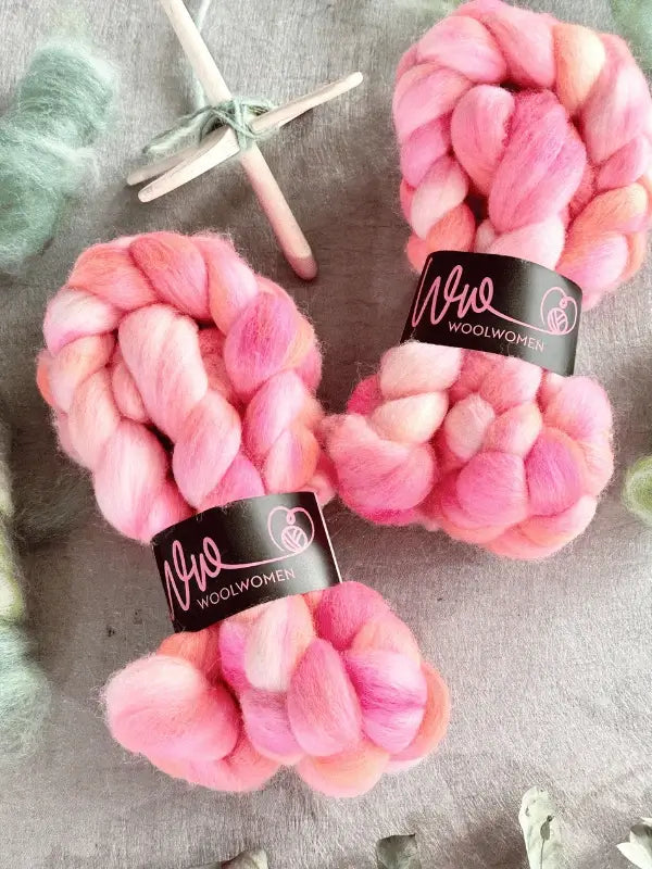 WoolWomen kehruukuitu Corriedale käsinvärjätty