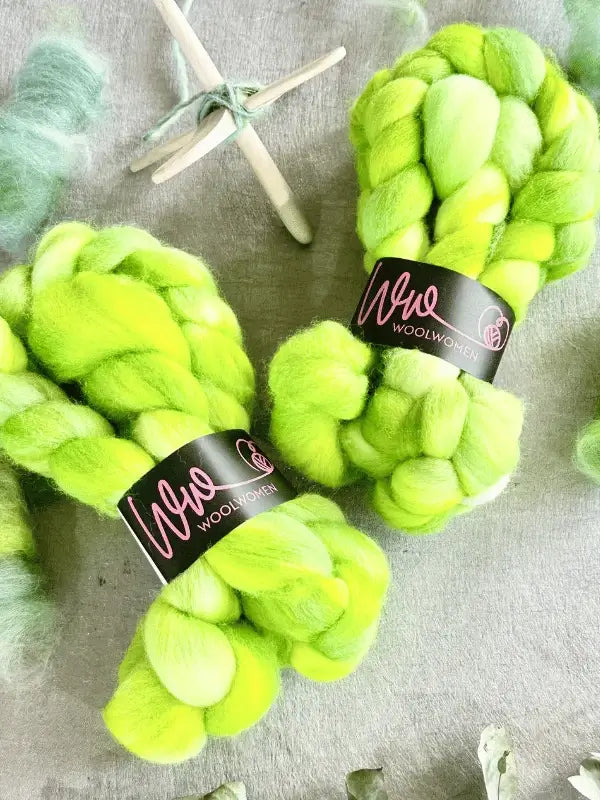 WoolWomen kehruukuitu Corriedale käsinvärjätty