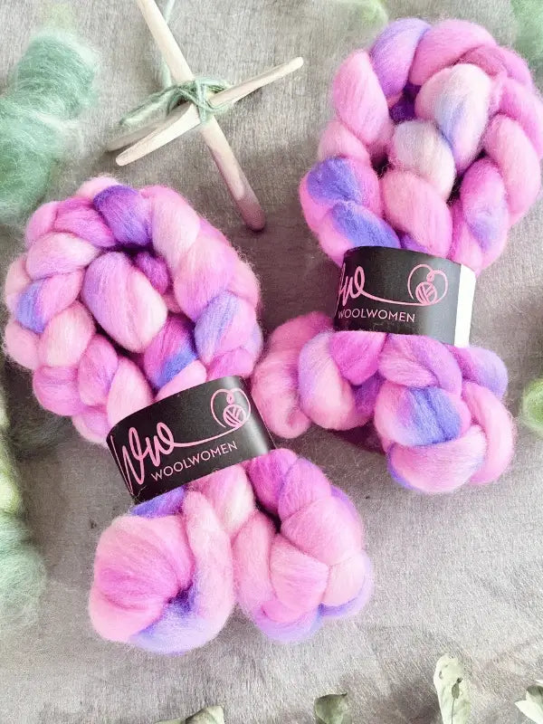WoolWomen kehruukuitu Corriedale käsinvärjätty