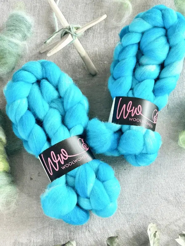 WoolWomen kehruukuitu Corriedale käsinvärjätty