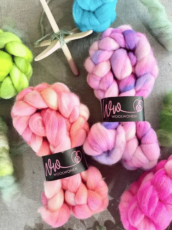 WoolWomen kehruukuitu Corriedale käsinvärjätty