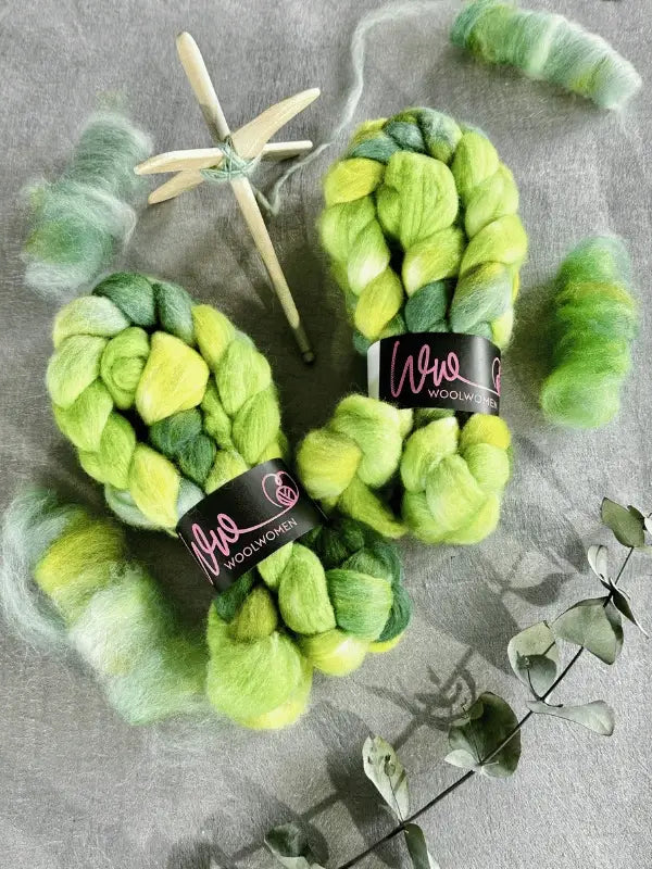 WoolWomen kehruukuitu Polwarth käsinvärjätty