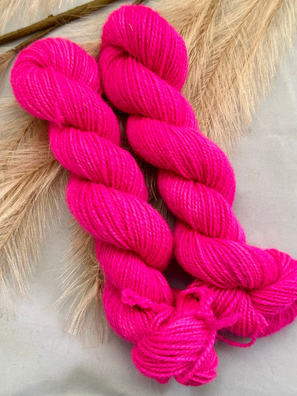 WoolWomen Luonontar 100% wool sock yarn 