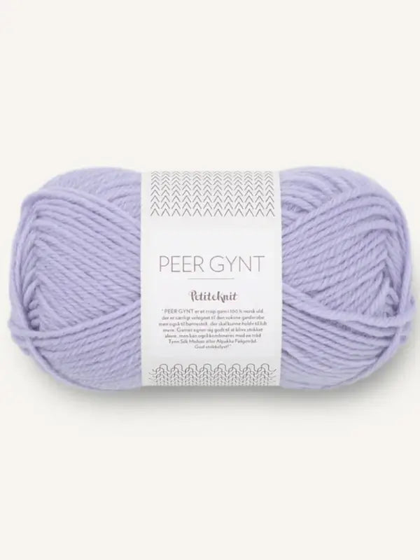 A skein of Sandnes Garn Peer Gynt neulelanka in light purple, featuring a white and gray wrapper and displayed against a plain, light background.