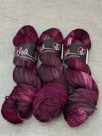 WoolWomen villis villasukkalanka sävy crushed blueberry