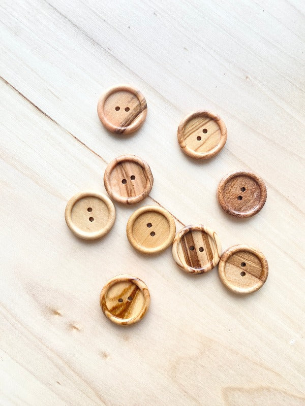Shiny wooden button 23mm