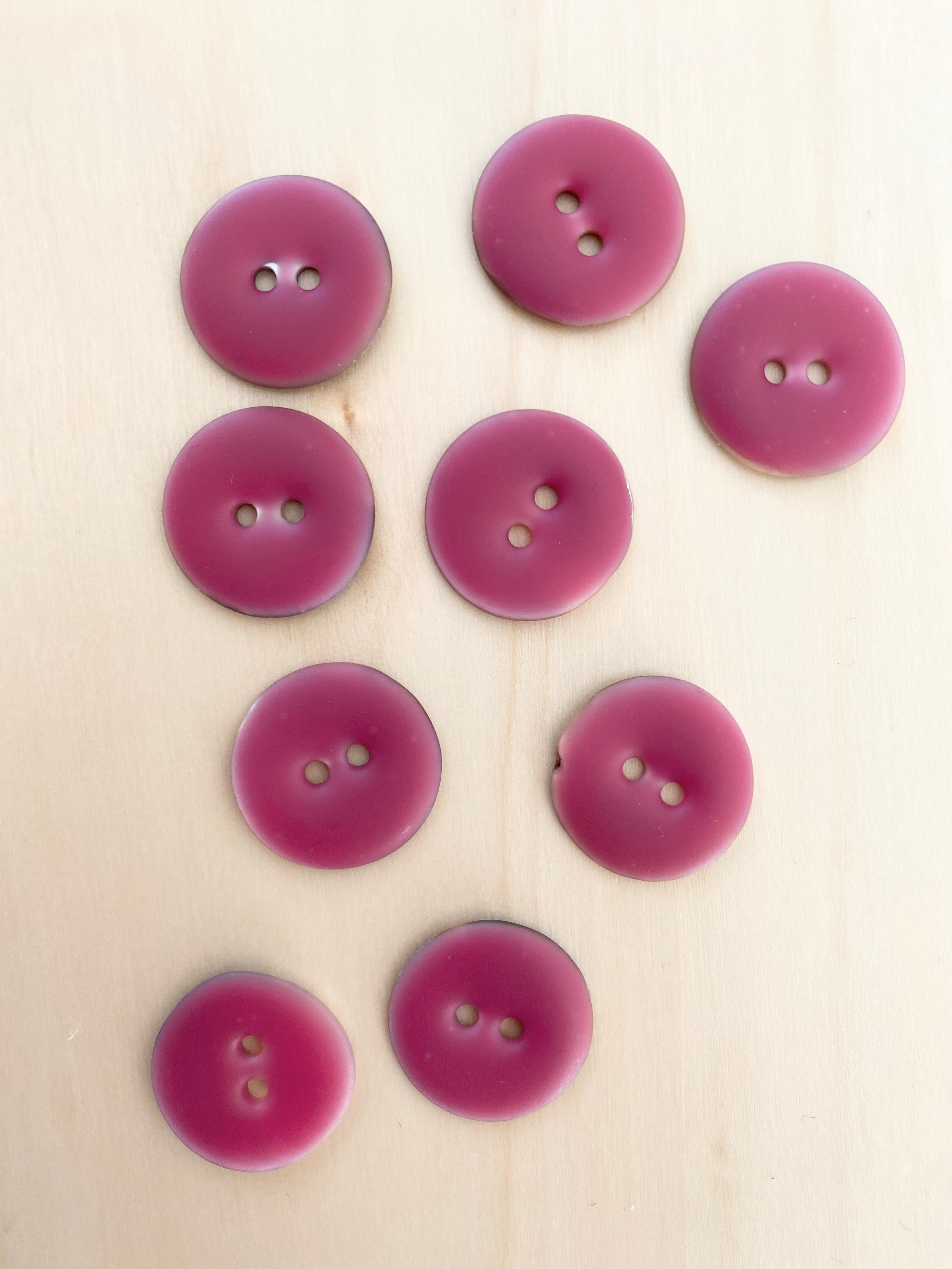 Helmiäisnappi 20mm emali